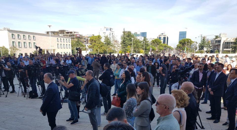 Pedagoget peticion me 9 pika qeverise, ne rrezik nisja e vitit te ri akademik
